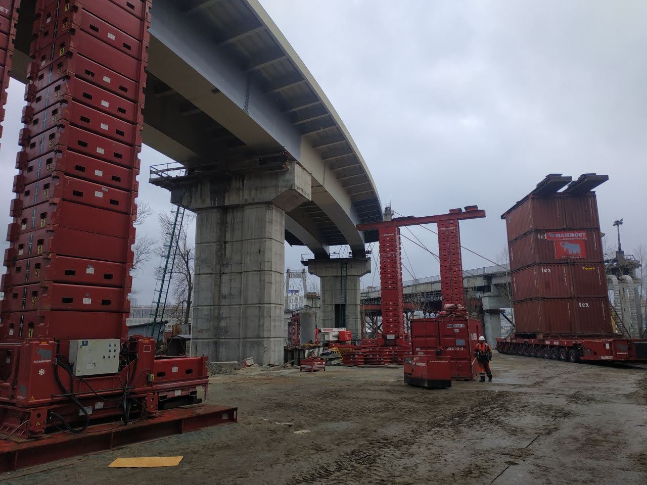 Synchronized Jacking and Precision Bridge Installation